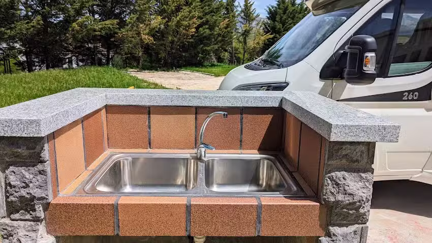 Caravaning y &Aacute;rea de Autocaravanas de GUARDO