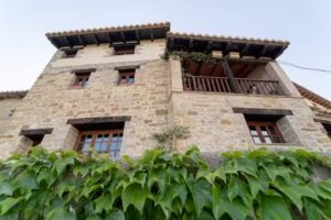 CARCINCO RURAL S.L.U. (Casa Rural El Irland&eacute;s y Mas&iacute;a La Roya)