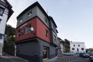 Carving Surf School Hostel