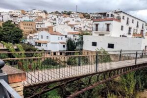 Casa Aveda ( en la roca)