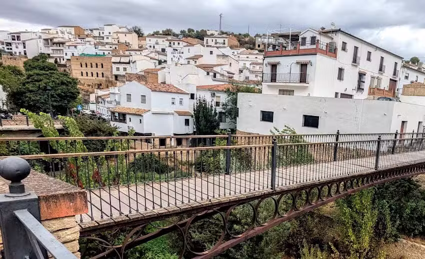 Casa Aveda ( en la roca)