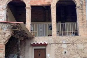 Casa Cam&iacute; de les Aig&uuml;es