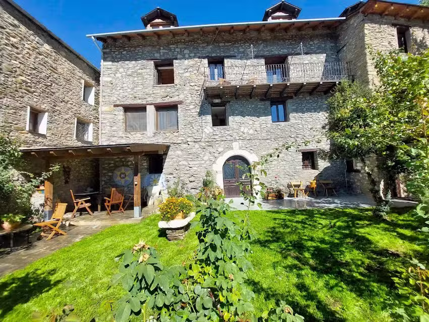 Casa Cast&aacute;n Liri