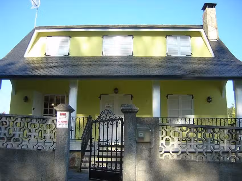 Casa con jard&iacute;n en la playa de Almieiras