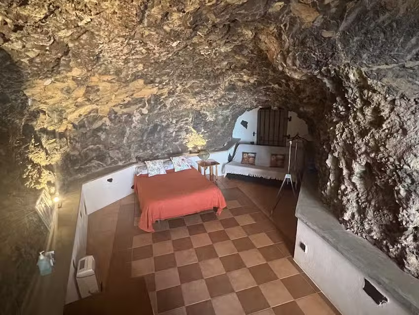 Casa cueva G&uuml;&iacute;mar