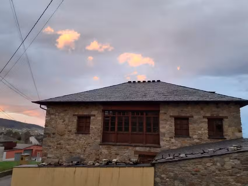 Casa de aldea y apartamentos La Paredana, agroturismo 4 llaves