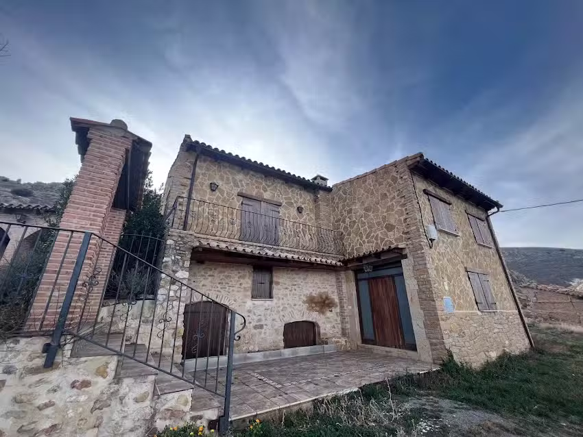 Casa de alquiler en Huesa del Com&uacute;n.