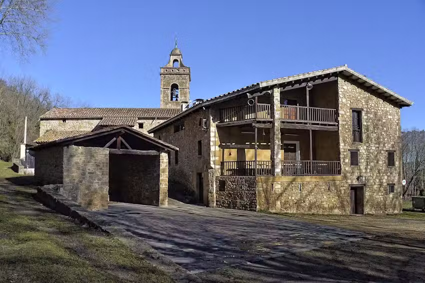 Casa de Col&ograve;nies &ndash; Antiga rectoria de Puigpardines