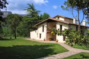 Casa de col&ograve;nies Can Mateu, Els Porxos, La Cinglera