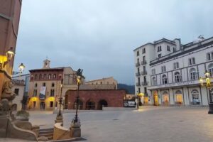Casa de poble termes romanes