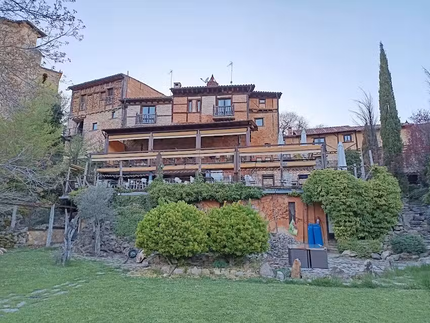 Casa del Cura de Calata&ntilde;azor (Hotel Restaurante)