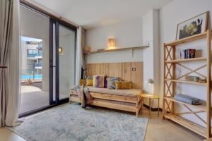 CASA DEL MAR beachfront apartments with pool & ocean views