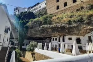 Casa entre Rocas Setenil