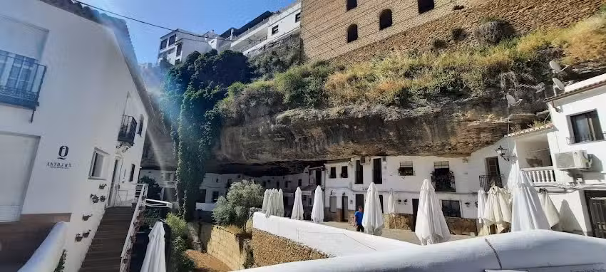 Casa entre Rocas Setenil