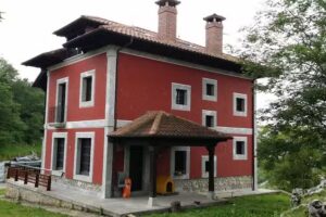 CASA ESCUELA DE TOR&Iacute;N