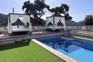 Casa La Loma Almu&ntilde;&eacute;car, casa de madera con vistas al mar y monta&ntilde;a.