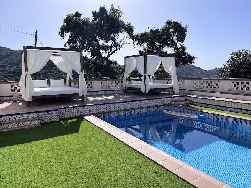 Casa La Loma Almu&ntilde;&eacute;car, casa de madera con vistas al mar y monta&ntilde;a.