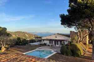 Casa &laquo;la pen&iacute;nsula&raquo; limbagur touristic house