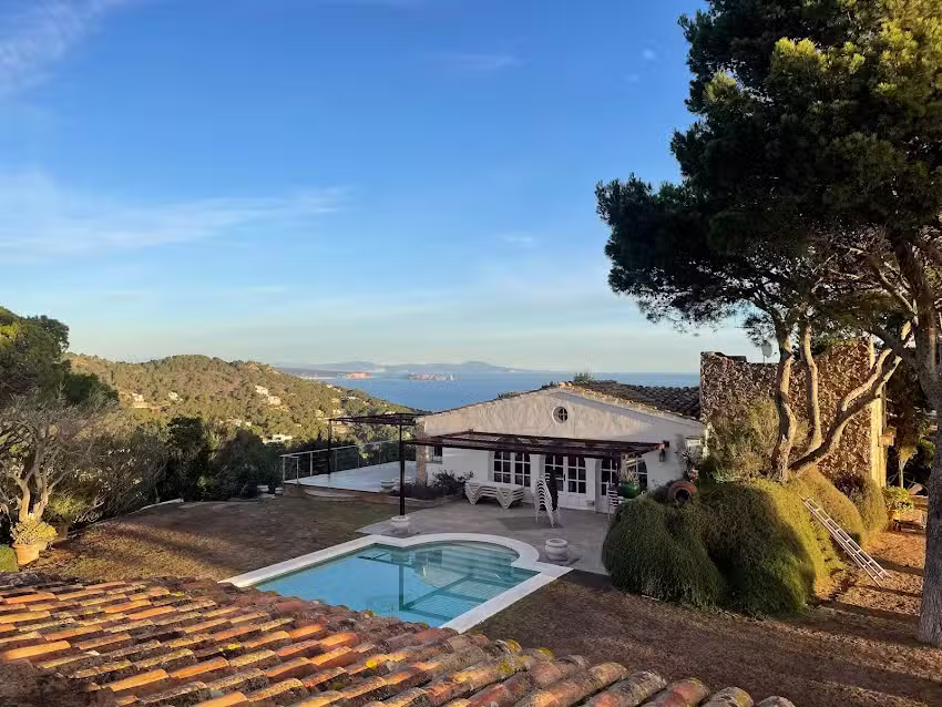 Casa &laquo;la pen&iacute;nsula&raquo; limbagur touristic house