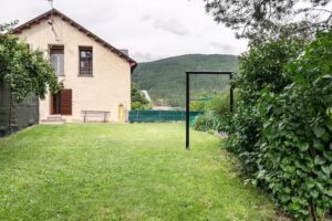 Casa Luis – APARTAMENTO con JARDÍN PRIVADO en LOS PIRINEOS