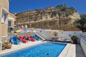 Casa Monta&ntilde;as de Cristal