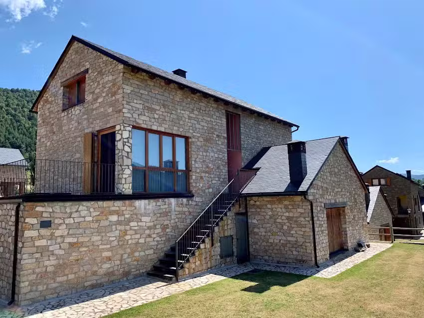 Casa Mya. Holiday Home In the Pyrenees