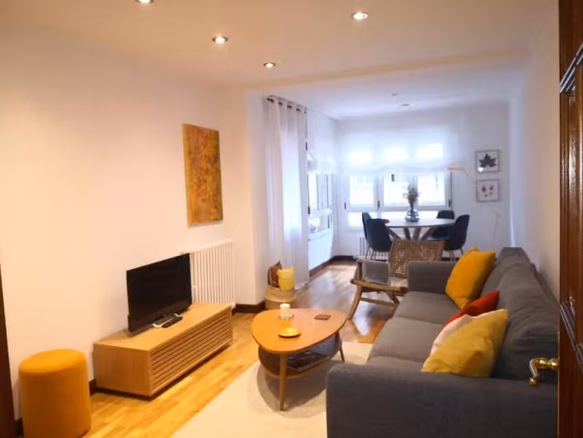 Casa Riera * Oviedo centro (Terraza y 2 hab)