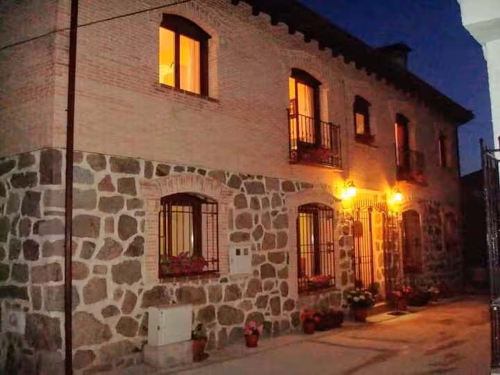 Casa Rual Los Ca&ntilde;os de Cenicientos