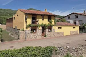 Casa Rural Edulis. Alquiler &iacute;ntegro.Jard&iacute;n y Barbacoa. La Rioja