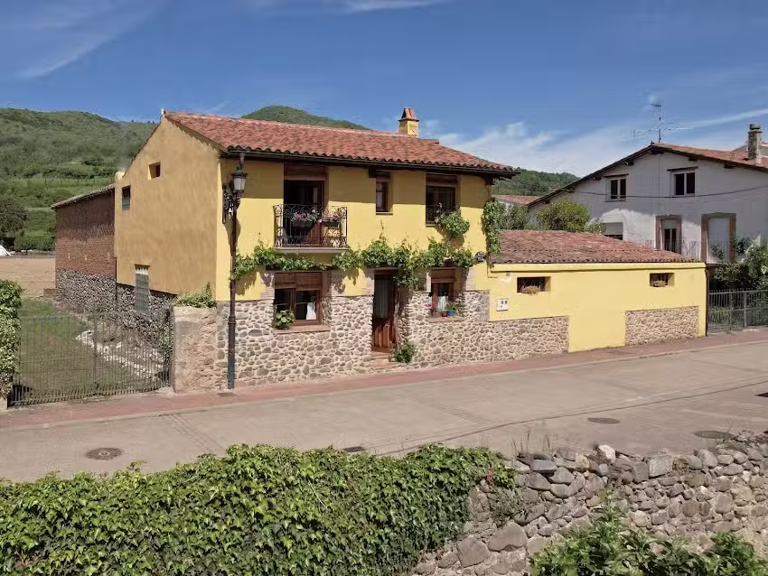 Casa Rural Edulis. Alquiler &iacute;ntegro.Jard&iacute;n y Barbacoa. La Rioja