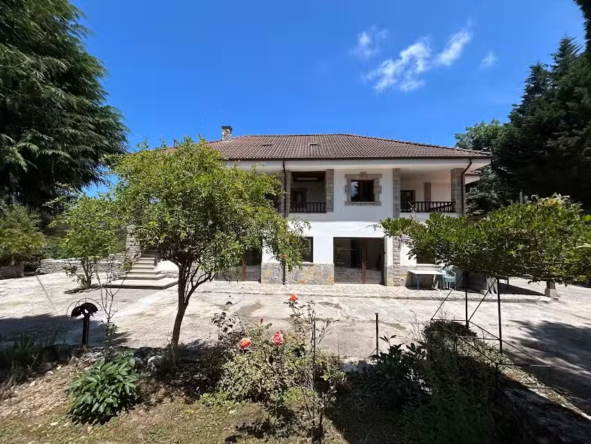 Casa rural ra&iacute;z y cumbre