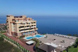 Casama&iuml;a Apartments