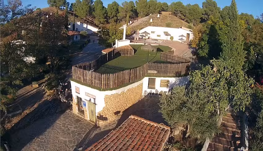 Casas Cueva del T&iacute;o Tobas