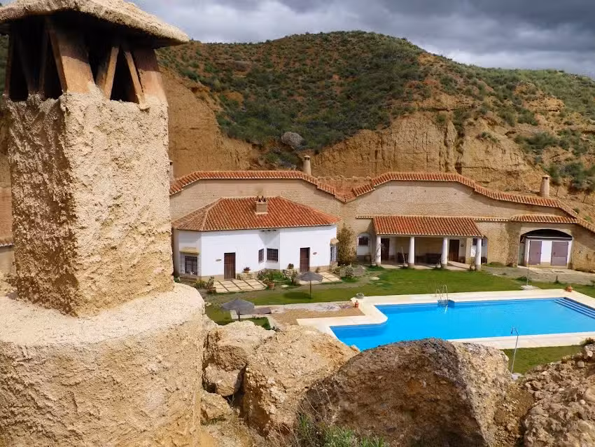 Casas Cuevas Almagruz y Centro de Interpretaci&oacute;n H&aacute;bitat Troglodita Almagruz