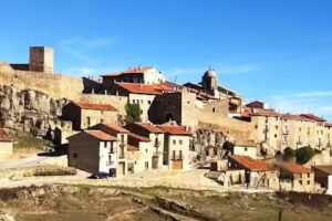 CASAS RURALES M&Aacute;XIMO & MERCEDES (PUERTOMINGALVO)