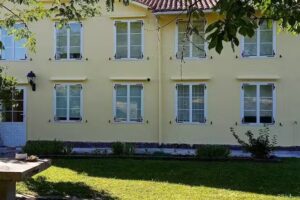 Casi&ntilde;a de Meyre