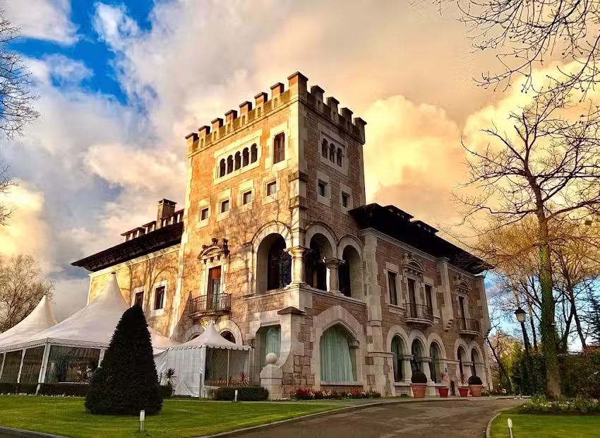 Castillo del Bosque la Zoreda
