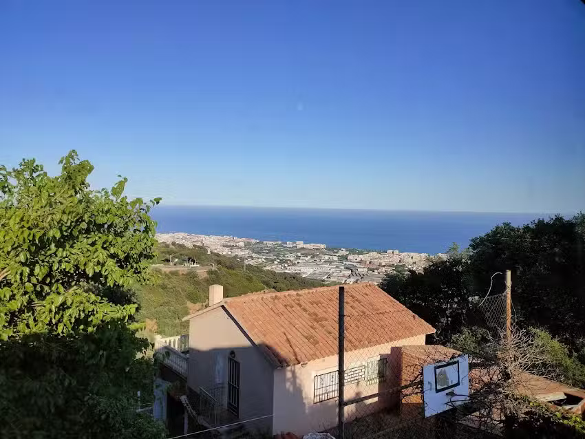 Chalet con preciosas vistas al mar y monta&ntilde;a