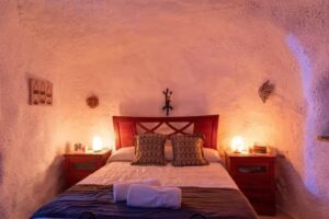 Charming Cave House Terque