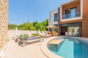 Charming House Booking S.L