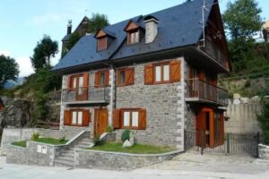 Charming Mountain Chalet Vielha