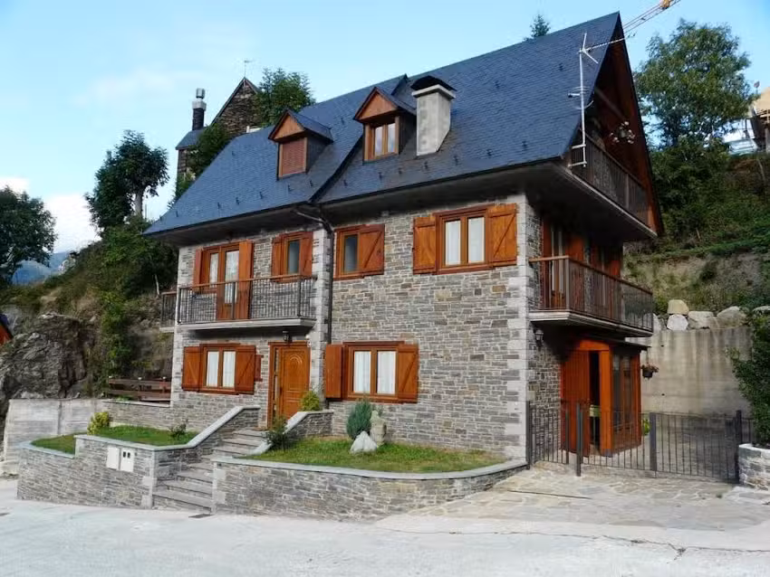 Charming Mountain Chalet Vielha