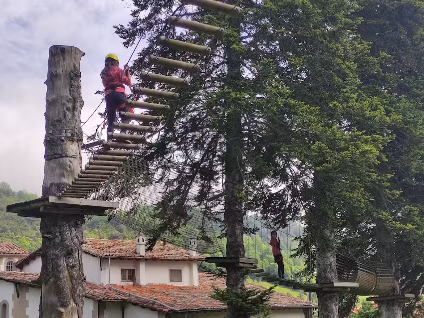 Col&ograve;nies Torre del Coll &ndash; Bastiments Aventura