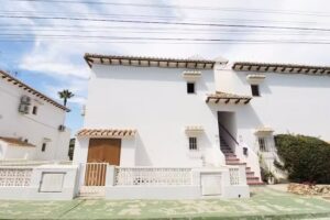 Costa Blanca Bungalow Lago jardin frente piscina 4 personas #PRP001 by Stay Orihuela Costa