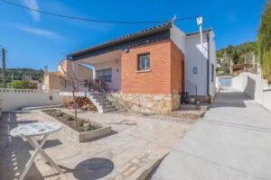 Cozy Home In Pontons With Wifi