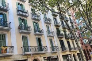 Des Artistes Guest House