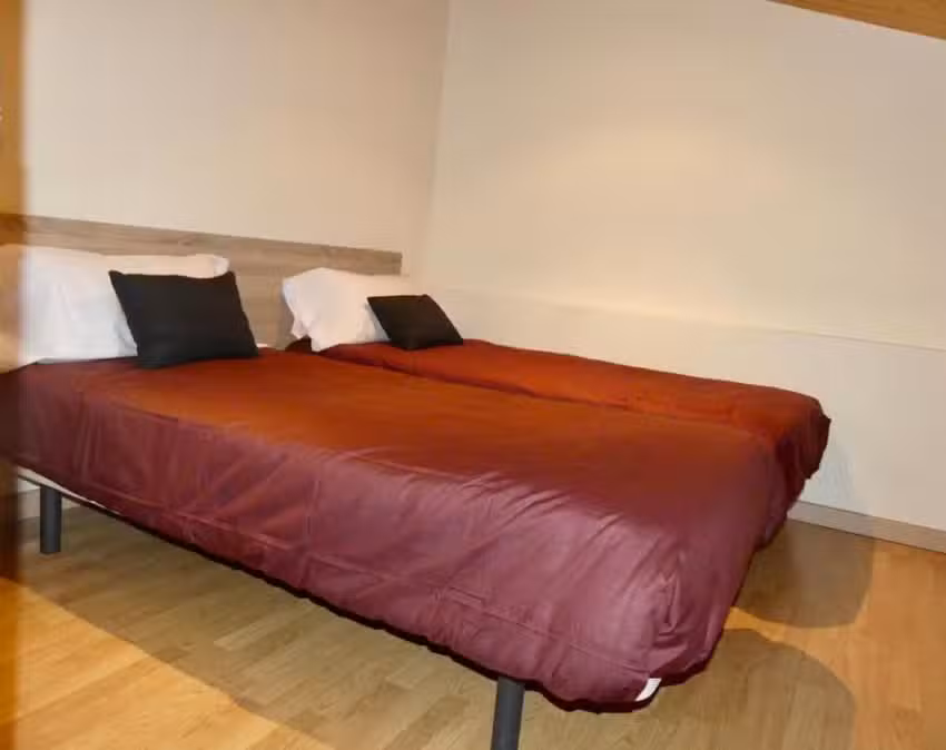 D&Uacute;PLEX Acollidor al Centre de Vic APTGARBI