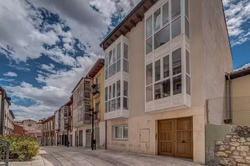 EDIFICIO DE APARTAMENTOS TUR&Iacute;STICOS &ndash; BURGOS CENTRO &ndash; HC7