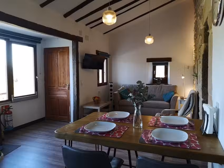 El Pajar Alojamiento R&uacute;stico, con ovejas, y gallinas