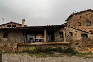 Entrada cases rurals de Montpol